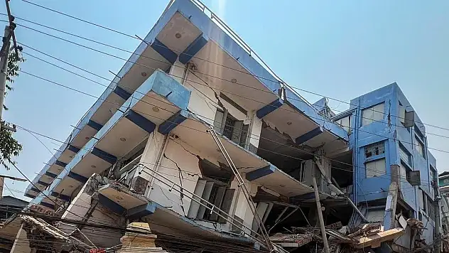 Myanmar'daki depremlerde can kaybı 3 bin 689'a yükseldi