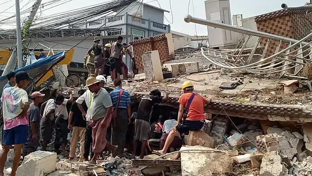 Myanmar'daki depremlerde can kaybı bin 700'e yükseldi