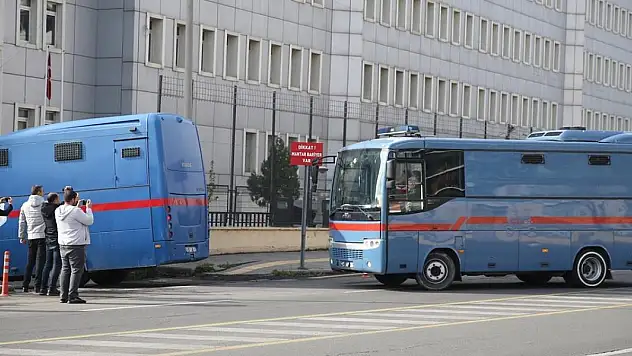 Narin Güran cinayetiyle ilgili 12 sanık ile suça sürüklenen 3 çocuğun yargılanmasına başlandı