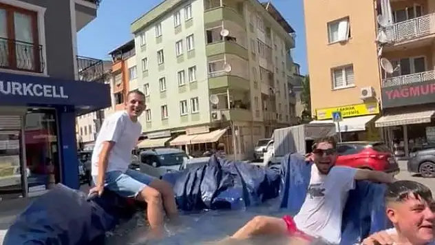 Ne Klima Ne Vantilatör! Onlar Römorkta Gezerek Serinledi