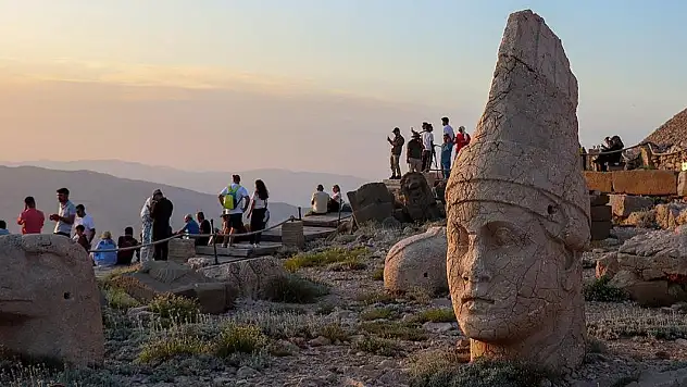 Nemrut Dağı'nı 7 yılda 1 milyon 38 bin kişi ziyaret etti