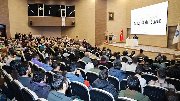 NEÜ'de değerler ve duruş üzerine dikkat çeken konferans