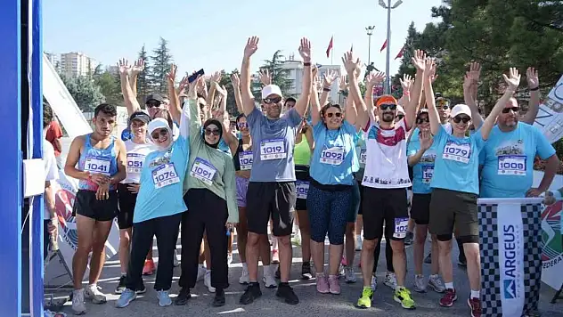 Niğde'de şehit Ömer Halisdemir anısına yarı maraton düzenlendi