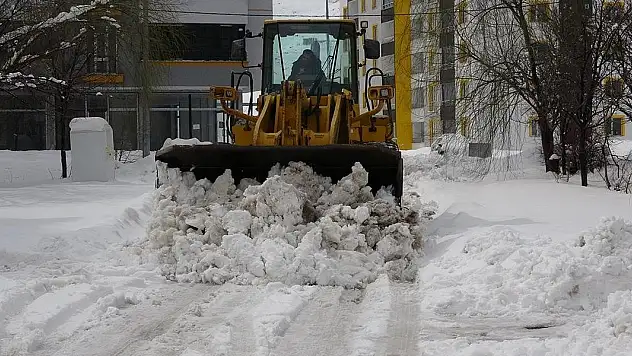 Nisan'da yoğun kar 312 yolu ulaşıma kapattı