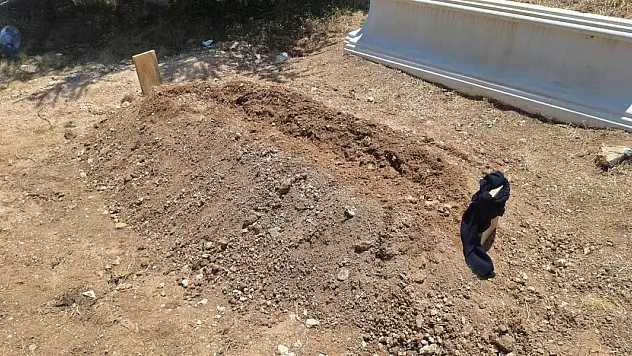 Oğlu tarafından öldürülen baba, toprağa verildi