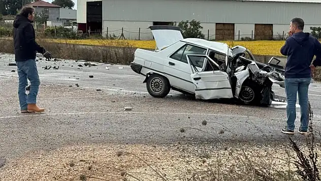 Öğrenci servisi ile otomobil çarpıştı: 2 ölü, 7 yaralı