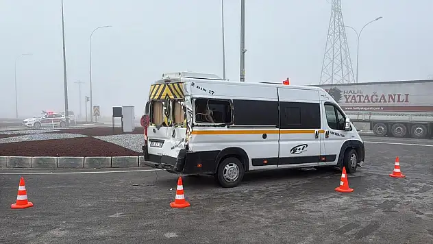 Öğrenci servisi, tır ve hafif ticari araç çarpıştı: 20 yaralı!