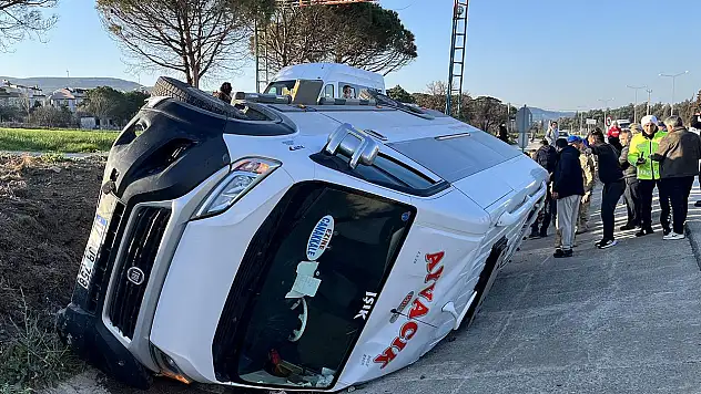 Öğrencilerin de bulunduğu minibüs devrildi: 8 yaralı!