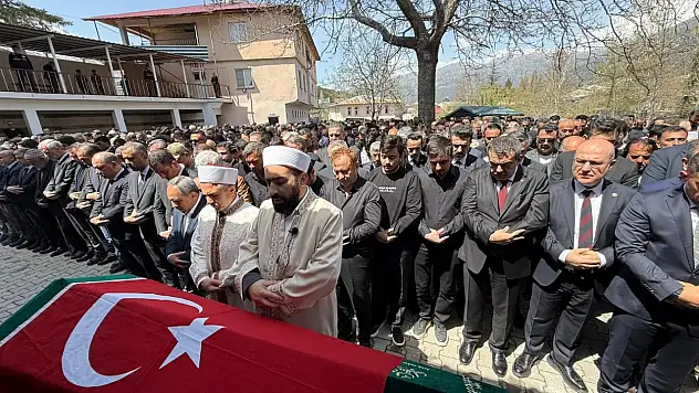 Öğrencilerine siper olan Ayla öğretmen, dualarla defnedildi!