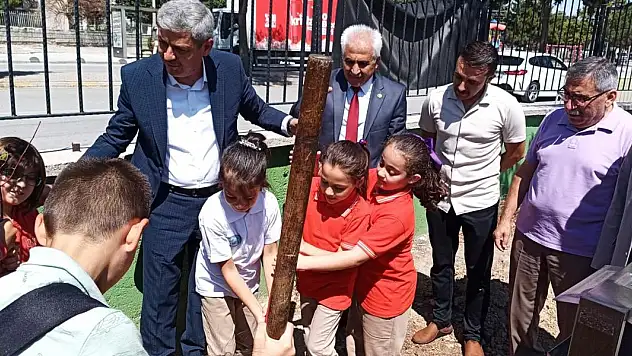 Oğuz Kağan İlkokulu Ağaç Dikme Şenliği Coşkuyla Yapıldı