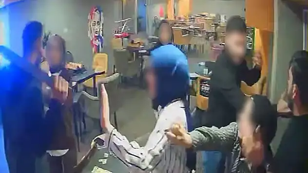 Okey Masasında Dehşet! Sallama Bıçağıyla Tehdit Etti!