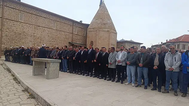Okul saldırısında hayatını kaybedenler için Konya'da gıyabi cenaze namazı kılındı