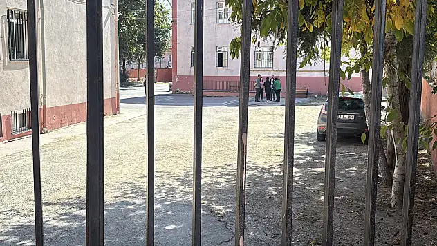 Okula kurusıkı getirdi: Gözaltına alındı!