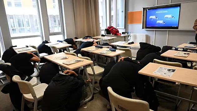 Okullarda afetlere karşı eş zamanlı tahliye tatbikatı