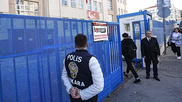 Okullarda kırmızı alarm! Yeni kurallar ve yasaklar çok sayıda kişiyi kapsıyor! İşte uygulanacak sıkı tedbirler...