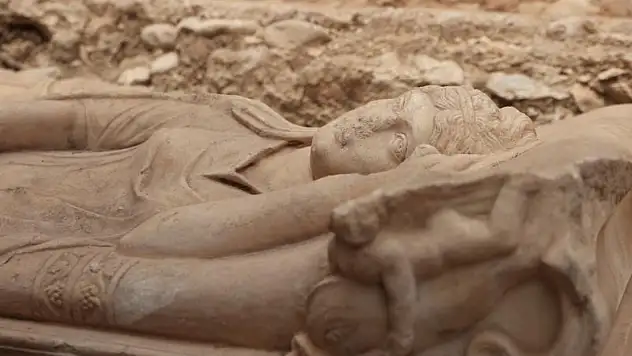 Olympos'ta aristokrat bir kadına ait anıtsal mezar bulundu