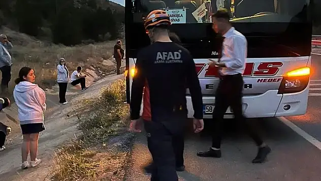 Önce yolcu otobüsüne ardından istinat duvarına çarptı: 5 yaralı