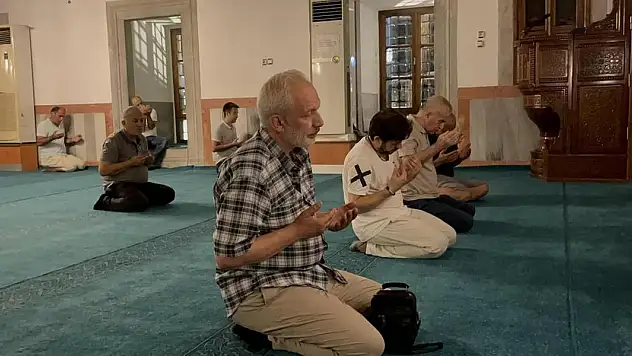 Orman yangınlarının sona ermesi için camilerde dua edildi