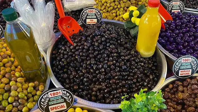 Oruçluyken susamamak için ekşisi ve tuzu az olan zeytinler daha çok tercih ediliyor