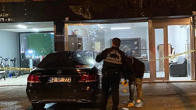 Oto galeri dükkanına silahlı saldırı