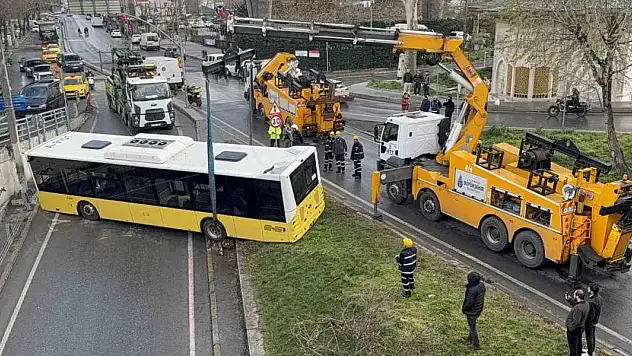 Otobüs kaza yaptı, yol 2,5 saat kapalı kaldı