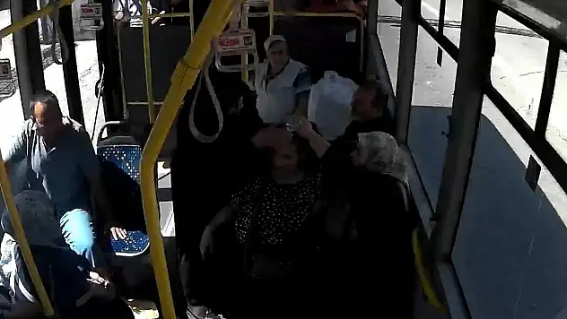 Otobüs Şoförü Fenalaşan Kadın İçin Zamanla Yarıştı