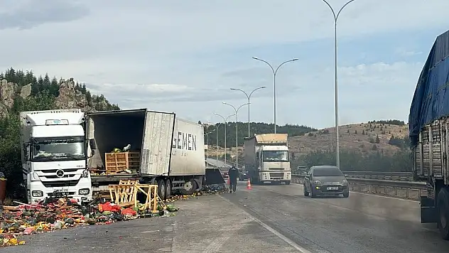 Otobüsünün tırla çarpıştığı kazada 14 kişi yaralandı