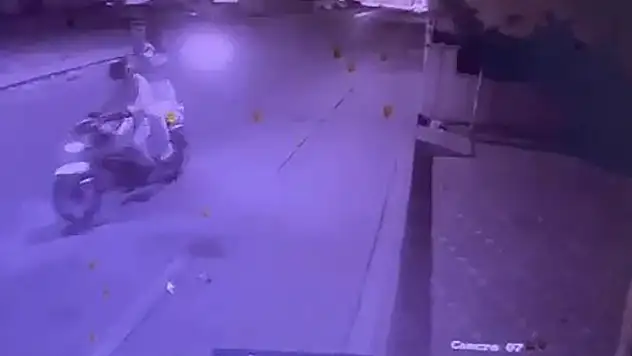Otomatik tabancayla berber dükkanına ateş açtılar
