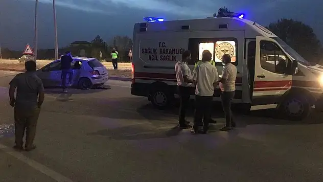 Otomobil aydınlatma direğine çarptı: 1 ölü