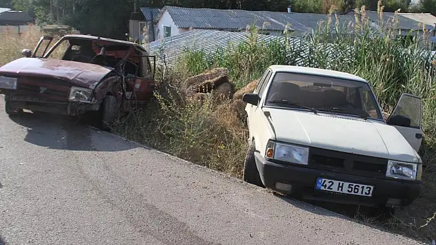 Otomobil emniyet şeridindeki otomobile çarptı!