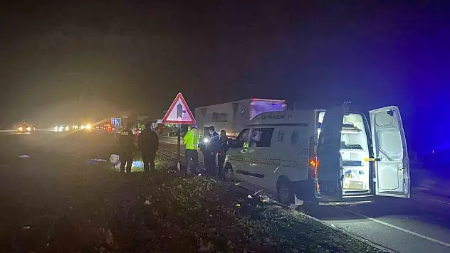 Otomobil iki öğrenciye çarptı: 1 ölü, 1 yaralı