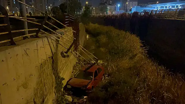 Otomobil kanala düştü