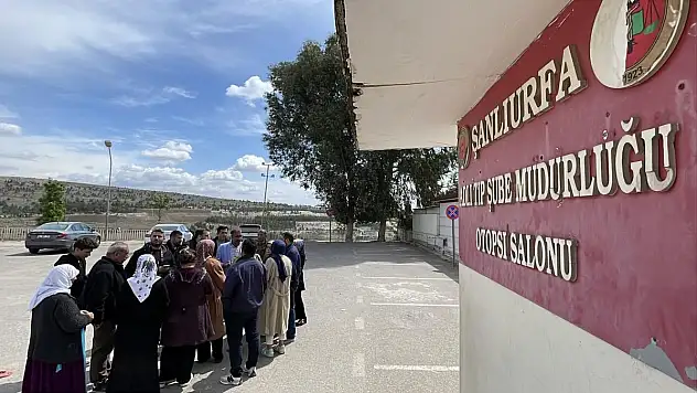 Otomobil, şarampole devrildi! 1 ölü, 2 yaralı