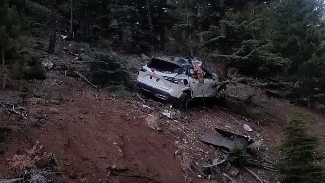 Otomobil uçuruma yuvarlandı! Karı - koca için acı son!