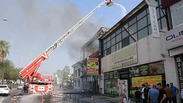 Otomobil yedek parça dükkanında yangın