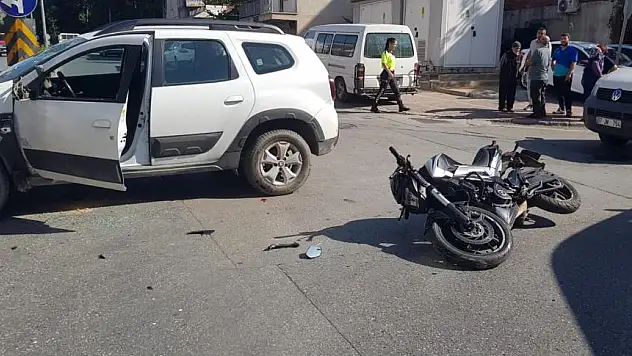 Otomobille motosiklet çarpıştı: 1 yaralı