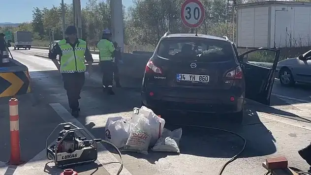 Otoyol gişelerinde bariyere çarpan otomobilin sürücüsü öldü