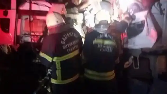 Otoyolda 2 tır çarpıştı: 3 yaralı