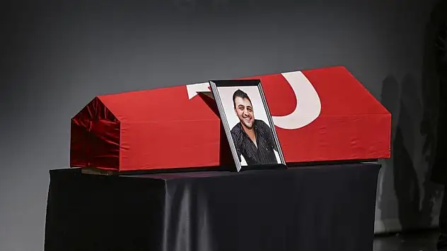 Oyuncu Şinasi Yurtsever son yolculuğuna uğurlandı