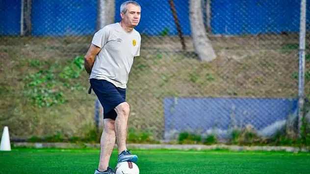 Özdeş maça çıkmadan gönderildi