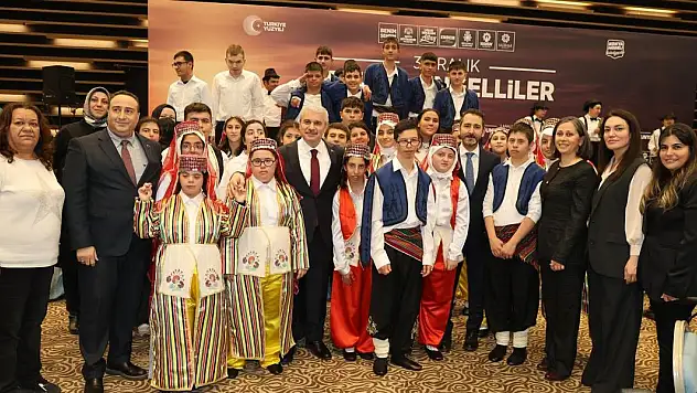 Özel Bireyler Engelliler Günü'nde Bir Araya Geldi