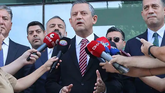 Özgür Özel fiziki saldırıya uğradı