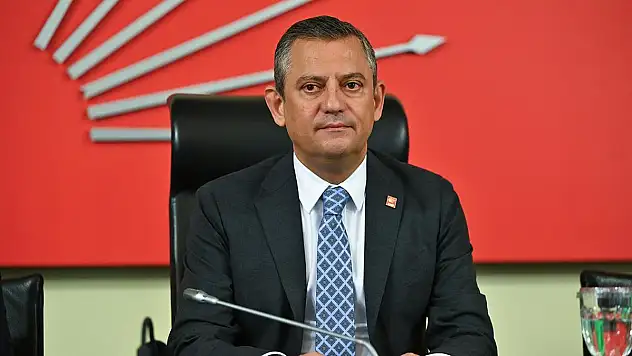 Özgür Özel yeniden CHP Genel Başkanı seçildi