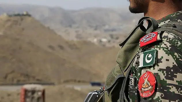 Pakistan'da çıkan çatışmada 3 güvenlik gücü öldü