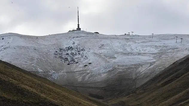 Palandöken'e kar yağdı