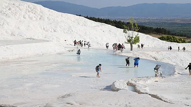 Pamukkale'de bayram tatili hareketliliği yaşanıyor