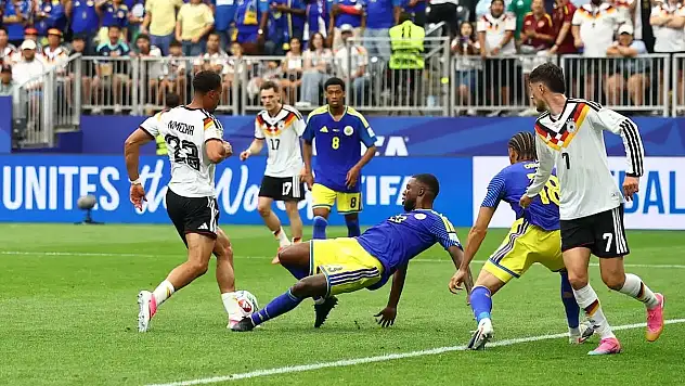 Panzerler Curaçao'yu 7 golle geçti! Konyasporlu Bazoer tel tel döküldü