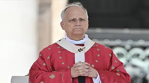 Papa 14. Leo, yeniden silahlanmayı ve bu yöndeki propagandayı sert şekilde eleştirdi