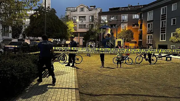 Parkta oynayan çocuğa yorgun mermi isabet etti