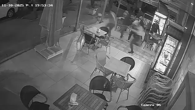 Pastanede Dehşet Saçtı! Elinde Bıçakla Müşterilere Saldırdı